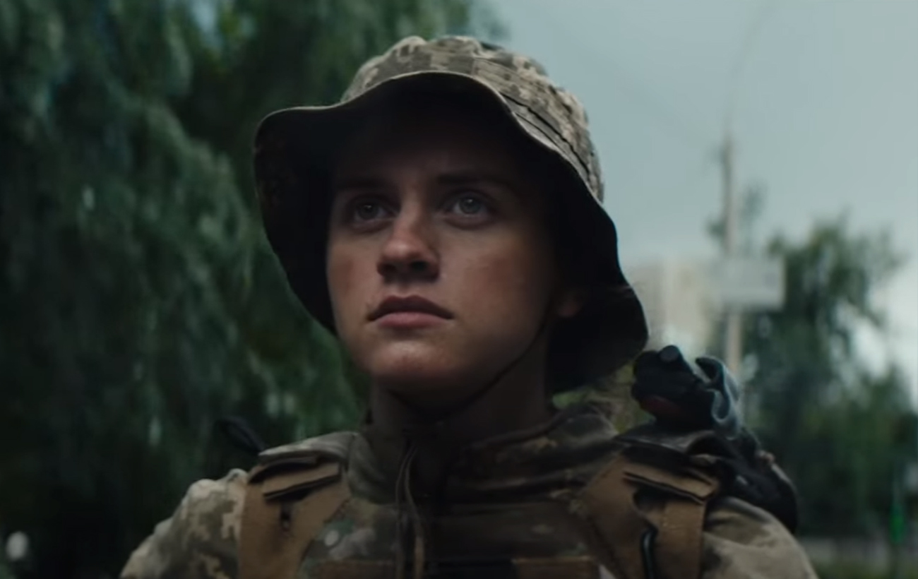 Океан Ельзи показали щемящее видео, в котором переплелись жизнь в тылу и боевые действия на фронтах